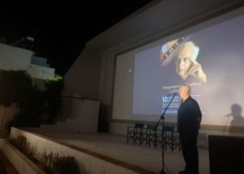 «Ονειρεύτηκα πως δεν πέθανες» – Μια ξεχωριστή βραδιά για τον Νίκο Κούνδουρο στον Άγιο Νικόλαο