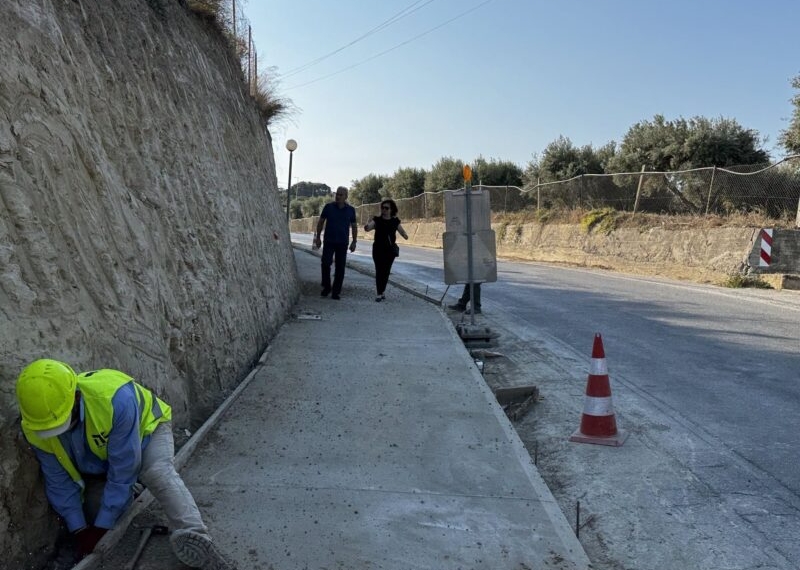Στα έργα οδικής ασφάλειας στο ΙΤΕ και ανάπλασης της πλατείας Ελευθέρνης ο Δήμαρχος Ηρακλείου Αλέξης Καλοκαιρινός