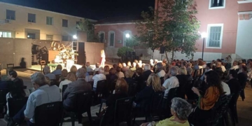 Θεατρική βραδιά στη Νεάπολη με «Η Στέλλα με τα κόκκινα γάντια» (ΒΙΝΤΕΟ)