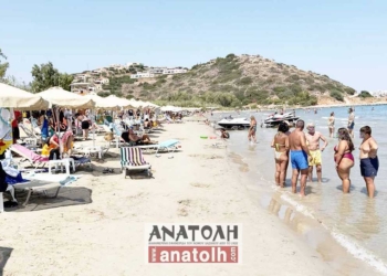 Κατά γράμμα τηρεί η ΔΑΕΑΝ την απόσταση  των 4 μ. των ξαπλωστρών από την ακτογραμμή