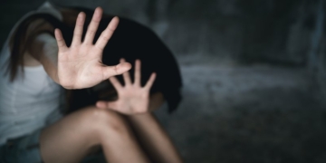 Μεσσαρά: Ξυλοκόπησε τη γυναίκα του ενώ κοιμόταν