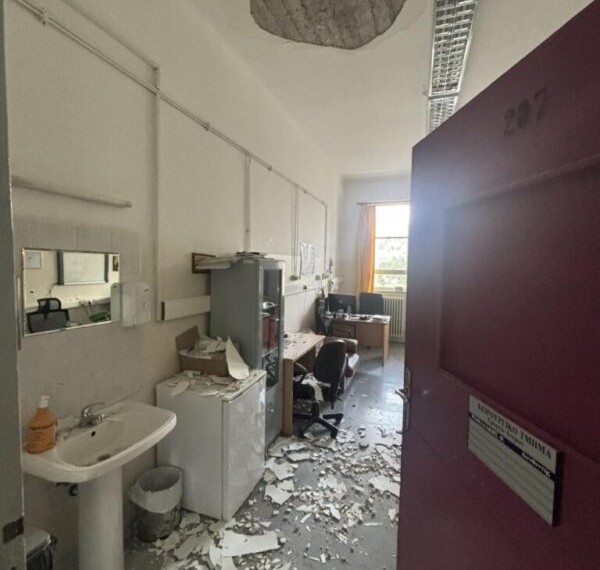 Βενιζέλειο: Έπεσε τμήμα της οροφής σε γραφείο επιμελητών ιατρών της Χειρουργικής Κλινική