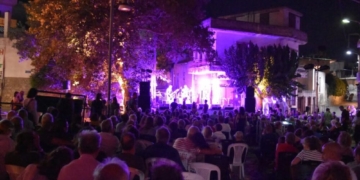 Φεστιβάλ Πλατείας Νεάπολης: Οι άνθρωποι και η ιστορία του