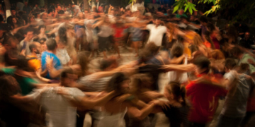 Παχειά Άμμο: Γλέντι με τον Μιλτιάδη Βαρουχάκη και Γιάννη Σμαραγδάκη
