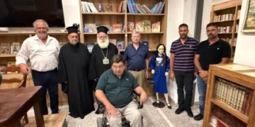 Ο Αγιασμός και τα εγκαίνια της Έκθεσης Σχολικής Συλλογής & Δανειστικής Βιβλιοθήκης Τουρλωτής από τον Σεβ. Μητροπολίτη Ιεραπύτνης και Σητείας κ. Κύριλλο
