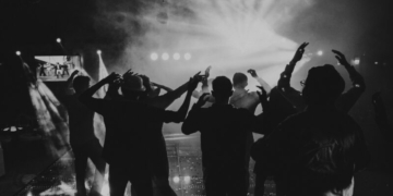 Ένα μεγάλο καλοκαιρινό street party στους εμπορικούς δρόμους της Σητείας