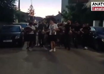 Καντάδες και μαντινάδες ταξίδεψαν στις γειτονιές της Νεάπολης (VIDEO)