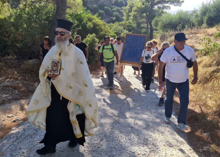 Με πομπή η εικόνα της Παναγίας μεταφέρθηκε από Μεσελέρους στη Μονή Βρυωμένης (βίντεο)