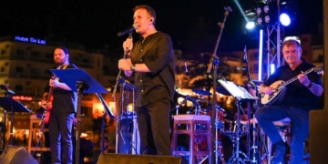 Ο Δημήτρης Μπάσης μάγεψε χιλιάδες θεατές στον Άγιο Νικόλαο