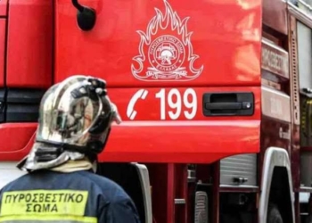 Χωρίς ενεργό μέτωπο είναι, σύμφωνα με την Πυροσβεστική Υπηρεσία, η πυρκαγιά που εκδηλώθηκε στην περιοχή των Αγίων Δέκα