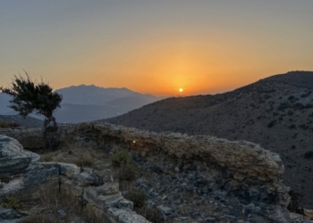 Ανάβαση στην Οξά με την Πανσέληνο (BINTEO)