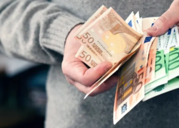 ΟΠΕΚΑ: Πληρώνονται τα προνοιακά και διατροφικά επιδόματα Αυγούστου