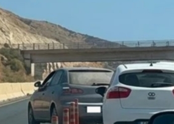 Αδιανόητη προσπέραση στον ΒΟΑΚ – Έσπασε τα κολωνάκια και κινήθηκε στο αντίθετο ρεύμα