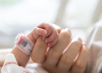 ΥΠΕΘΟΟ – ΑΑΔΕ: 12 εκατ. ευρώ για 81.000 παιδιά που γεννήθηκαν το 2025 και το 2026