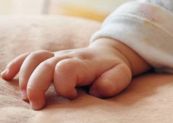 Σοκ από την ιατροδικαστική για το βρέφος στην Κυψέλη: Το είχαν μαχαιρώσει πάνω από 10 φορές