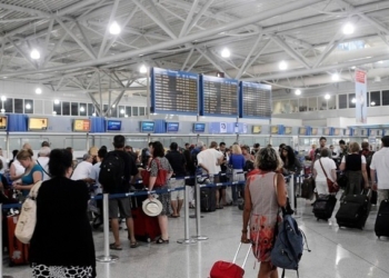 Από σήμερα μόνο με νέου τύπου ταυτότητα ή διαβατήριο τα ταξίδια στο εξωτερικό – Τι πρέπει να γνωρίζουν οι ταξιδιώτες
