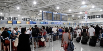 Από σήμερα μόνο με νέου τύπου ταυτότητα ή διαβατήριο τα ταξίδια στο εξωτερικό – Τι πρέπει να γνωρίζουν οι ταξιδιώτες