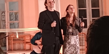 «Ωδή στην Ειρήνη»: Ποίηση και μουσική κάτω από την πανσέληνο στη Νεάπολη (BINTEO)