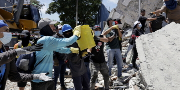 Σεισμός 7,4 ρίχτερ στην Κολομβία: Μάχη με το χρόνο δίνουν τα σωστικά συνεργεία – Τουλάχιστον 254 νεκροί, χιλιάδες αγνοούμενοι
