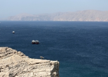 Το Ιράν εξετάζει σχέδιο για απαγόρευση διέλευσης πλοίων των ΗΠΑ και του Ισραήλ από τα Στενά του Ορμούζ