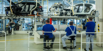 Γερμανία: Οι μισές από τις 50.000 επιπλέον περικοπές θέσεων εργασίας στη Volkswagen θα επηρεάσουν τη χώρα
