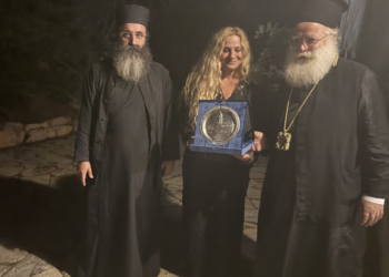 Καθήλωσε το κοινό η καταξιωμένη διεθνώς καλλιτέχνις Ευανθία Ρεμπούτσικα στη Μονή Τοπλού