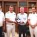 Τιμητική πλακέτα στον Περιφερειάρχη Κρήτης για τη στήριξη στο έργο του Λιμενικού Σώματος στο νησί