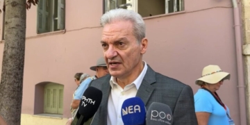 Στο πλευρό των εργαζομένων της καθαριότητας στα Δικαστήρια ο Αλέξης Καλοκαιρινός