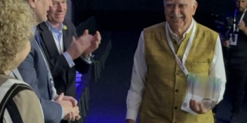 Ο καθηγητής Ιωάννης Παλλήκαρης, τιμήθηκε από τη Διεθνή Εταιρεία Διαθλαστικής Χειρουργικής