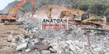 Μεγάλη επιχείρηση στον ΒΟΑΚ – Καθαιρέθηκε η παλιά γέφυρα στον Ξηροπόταμο (ΒΙΝΤΕΟ)