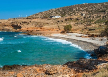 Αγ. Νικόλαος – Συναγερμός στις λιμενικές αρχές για όχημα στη θάλασσα