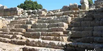Καθισμένοι στα ίδια έδρανα με τους αρχαίους Λάτιους