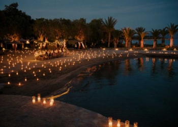 Το Minos Beach Art Hotel εντάσσεται στο δίκτυο της Virtuoso,  εδραιώνοντας τη θέση του μεταξύ των κορυφαίων προορισμών φιλοξενίας διεθνώς