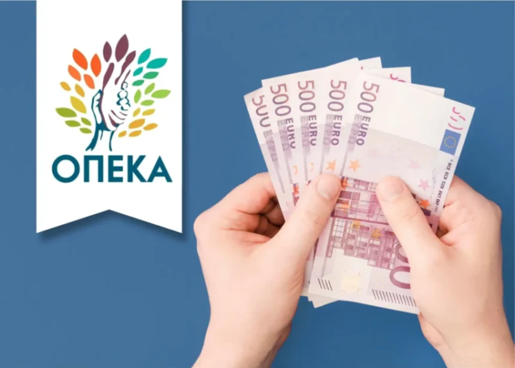 ΟΠΕΚΑ: Αιτήσεις για παροχή 1.000 ευρώ σε μαθητές