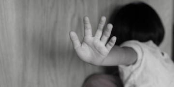 Χανιά: Θύμα κακοποίησης από 4 ετών η 18χρονη μητέρα που χτύπησε το μωράκι της