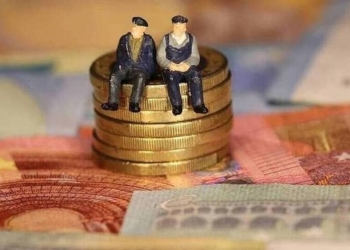 Χωρίς εισοδηματικά και περιουσιακά κριτήρια το επίδομα στους συνταξιούχους τον Νοέμβριο – Ποιοι θα λάβουν 150 ευρώ και ποιοι 400 ευρώ περισσότερα από πέρυσι
