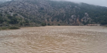 Ο Χωνός «πνίγηκε» στα νερά και θυμίζει πλέον λίμνη