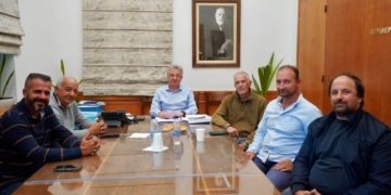 Συνάντηση Περιφερειάρχη με τον Πρόεδρο της Ομοσπονδίας Επαγγελματιών, Βιοτεχνών και Εμπόρων Λασιθίου και το Σύλλογο Ηλεκτρολόγων