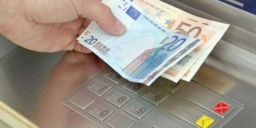 ΟΠΕΚΑ: Πότε πληρώνονται τα προνοιακά και διατροφικά επιδόματα Οκτωβρίου 