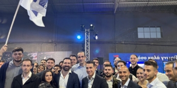 Η θερμή υποδοχή στον Γρηγόρη Δημητριάδη στην εκδήλωση για τα 52 χρόνια της ΝΔ