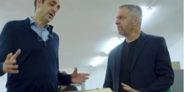 Δωρεά βιβλίων στον ΕΟΠΑΕ στη Θεσσαλονίκη από τους Bookmarkers και τον Γρηγόρη Δημητριάδη (video)