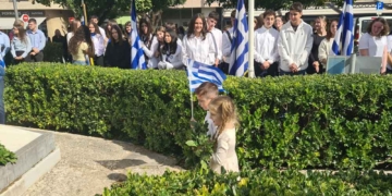Οι μαθητές του Αγίου Νικολάου τίμησαν τους ήρωες του 40 (βίντεο)