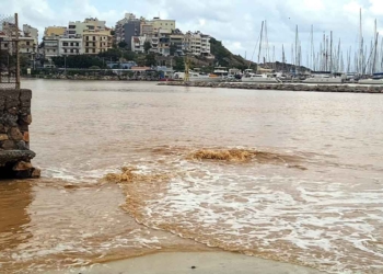 Ο Ξεροπόταμος του Αγίου Νικολάου συνεχίζει να κατεβάζει νερά! (βίντεο)