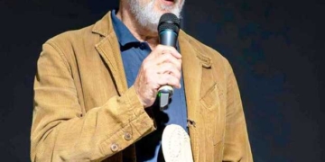 «Η μισή μου καρδιά βρίσκεται στην Κρήτη» – Ο Στέλιος Μάινας μιλάει στην ΑΝΑΤΟΛΗ