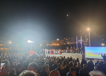 «Στης Άρτας τα μονοπάτια»: Η Ήπειρος ζωντάνεψε στη Λίμνη του Αγίου Νικολάου με γεύσεις, μουσική και παράδοση (βίντεο)