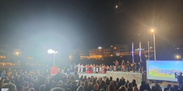 «Στης Άρτας τα μονοπάτια»: Η Ήπειρος ζωντάνεψε στη Λίμνη του Αγίου Νικολάου με γεύσεις, μουσική και παράδοση (βίντεο)