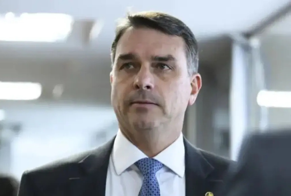 Canal Solar - “Vamos potencializar as energias limpas, mas também não abriremos mão das fósseis”, diz Flávio Bolsonaro - 1