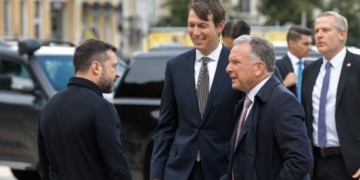 «Παραγωγικές» συνομιλίες Γουίτκοφ και Κούσνερ με Ζελένσκι – Συνάντηση σήμερα και με Πούτιν με νέα αμερικανική πρόταση ειρήνης