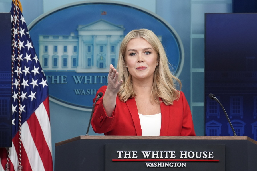 epa11924286 White House Press Secretary Karoline Leavitt speaks during a press briefing at the White House in Washington, DC, USA, 25 February 2025. Leavitt answered numerous questions by reporters. EPA/Yuri Gripas / POOL world rights