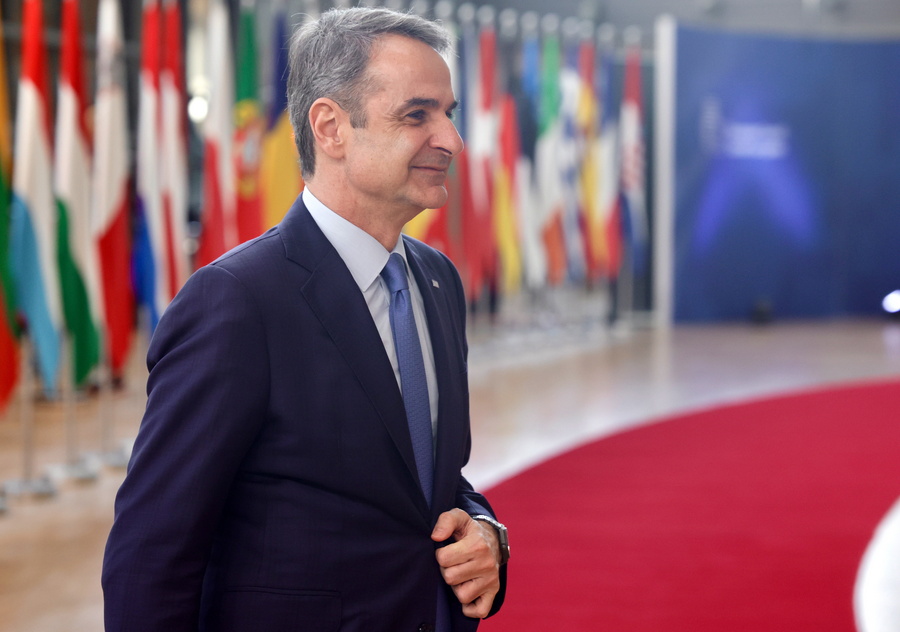 epa11975288 Greece's Prime Minister Kyriakos Mitsotakis arrives for a European Council summit in Brussels, Belgium, 20 March 2025. Competitiveness, the latest developments in Ukraine and the European defense policy will be discussed by EU leaders at the summit. EPA/OLIVIER MATTHYS